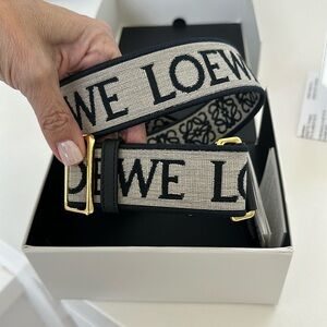 Loewe black and beige purse strap.
